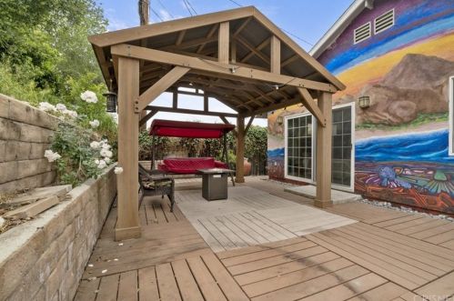 3637 Fairesta St, Glendale CA 91214-1804 exterior