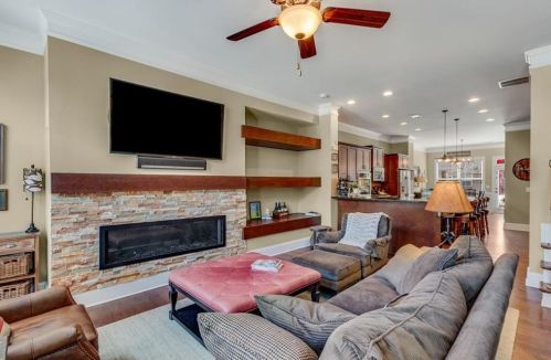 3639 Brookleigh Ln, Atlanta GA  30319-2219 exterior