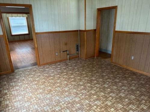 70 Tudor St, Waterbury, CT 06704-3022