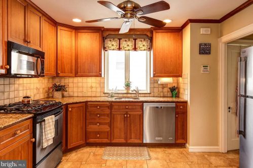 287 Wayne Ave, Tavistock NJ 08033-1008 exterior