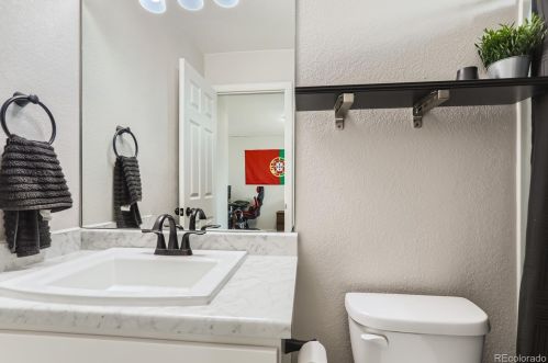 4522 Quemoy St, Aurora CO 80019-6025 exterior