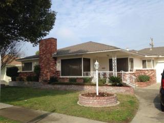 3825 Princeton Ave, Fresno, CA 93703-1402