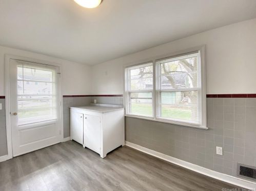 1 Tarlov St, Norwalk CT  06854-2603 exterior