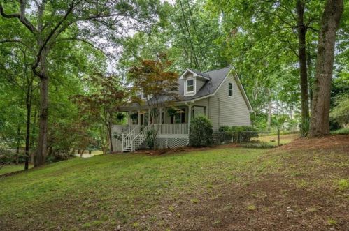 6129 Dogwood Cir, Buford, GA 30518-1264