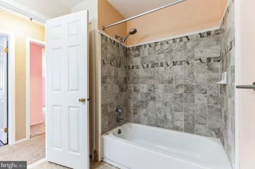 142 Hawthorne Ave, Tavistock NJ 08033-1401 exterior