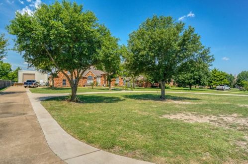 3921 Joe Wilson Rd, Midlothian, TX 76065-4522