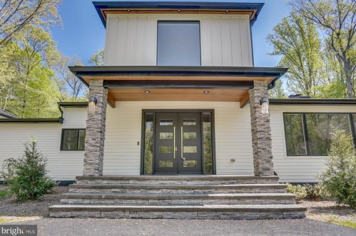 102 Jefferson Run Rd, Great Falls, VA 22066-3228