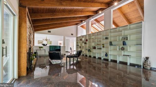 69 Bayberry Rd, Princeton NJ  08540-7418 exterior