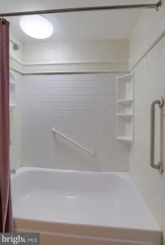 11 Valleybrook Dr, Lancaster PA  17601-4615 exterior