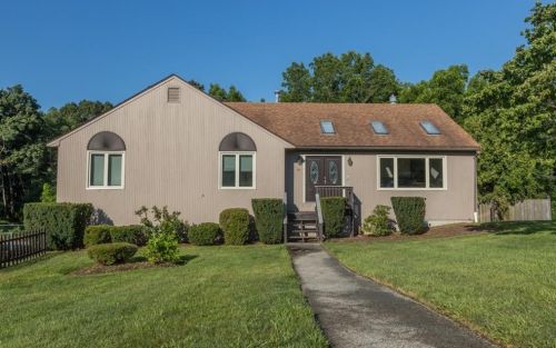 50 Sprague Cir, Providence, RI 02919-6752