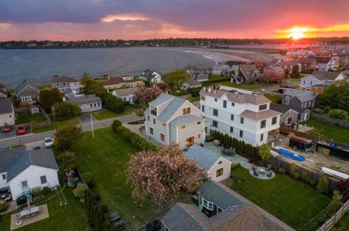108 Tuckerman Ave, Middletown, RI 02842-6071