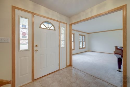 2711 Seiler Dr, Naperville, IL 60565-4372
