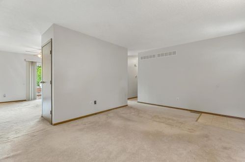 2349 Villager Park Ct, Hazelwood, MO 63043-1530