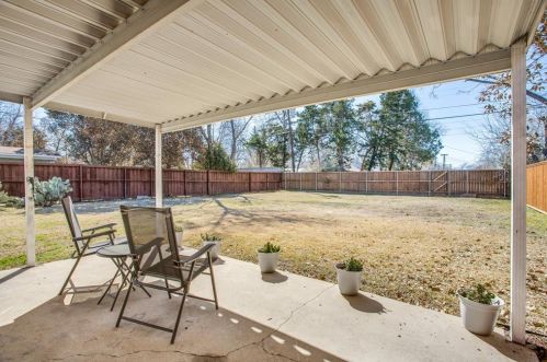 1642 Crst Rdg Dr, Dallas TX  75228-3030 exterior