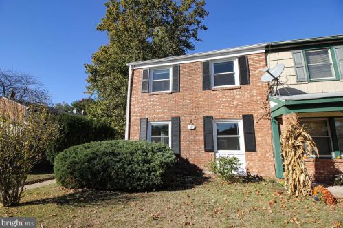 132 Rittenhouse Dr, Willingboro, NJ 08046-2573