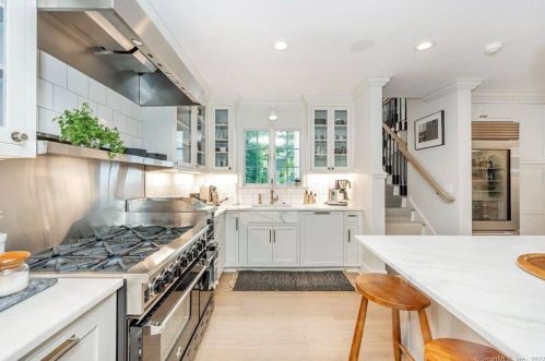 124 Havemeyer Pl, Greenwich CT  06830-6332 exterior