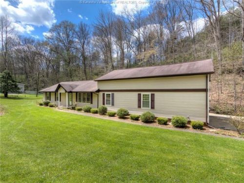 305 Church Camp Rd, Hurricane, WV 25526-7117