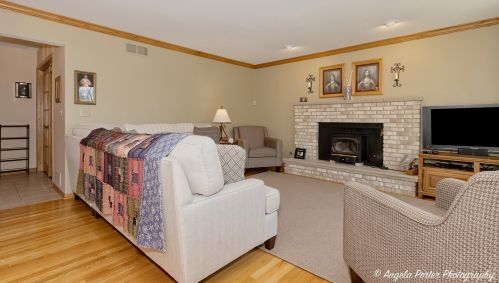 802 Elm St, Pingree Grove IL  60140-8367 exterior