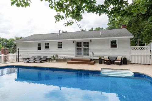 12 Candia St, Nashua, NH 03063-1150