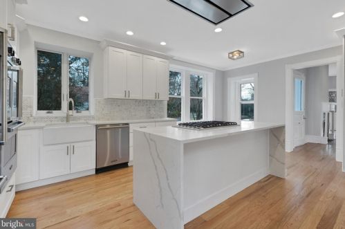 241 Kings Hwy, Tavistock NJ 08033-1981 exterior