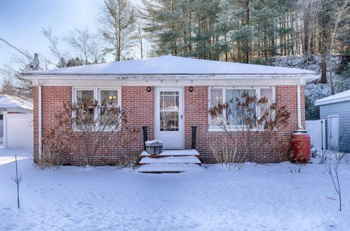 14 Morin St, Dover, NH 03820-2401