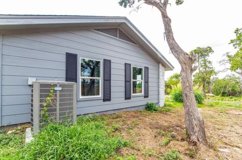 9600 Claxton Dr, Austin TX  78736-2901 exterior