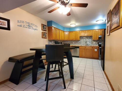 15936 Blackwater Ct, Tinley Park, IL 60477-6753