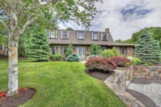 68 Lilac Ln, Fairfield, CT 06825-2323