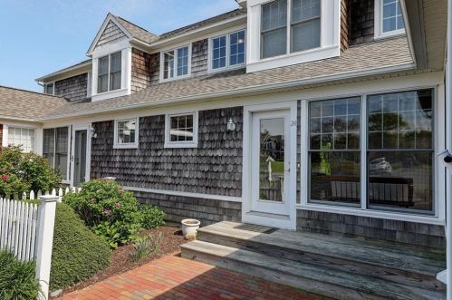 24 Fox Dr, South Kingstown, RI 02882-4841