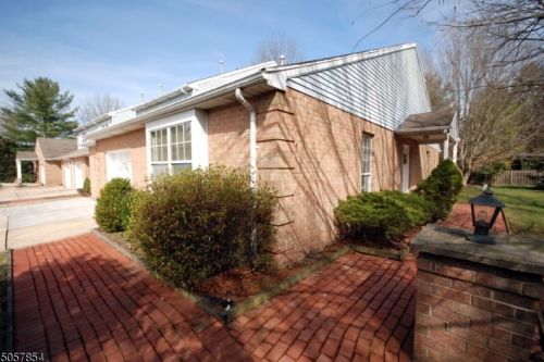 10 Irvin Ct, Lebanon, NJ 08833-2110