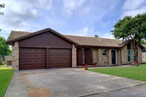 3928 Longleaf Ln, Fort Worth TX  76137-1911 exterior