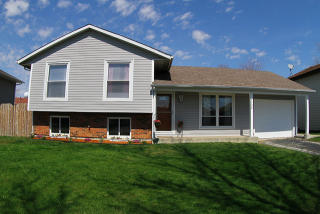 7728 Sterling Dr, Frankfort, IL 60423-8151