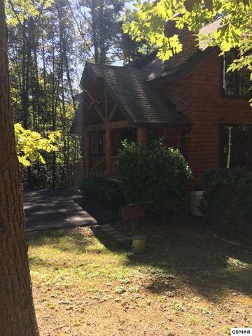 2339 Bogle Spring Loop, Pigeon Forge, TN 37862-7415