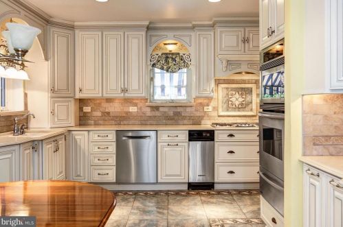 104 Treaty Elm Ln, Tavistock NJ 08033-3413 exterior