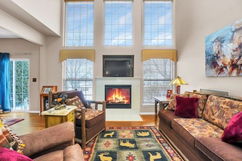 21 Lily Ct, Lemont, IL 60440-3263