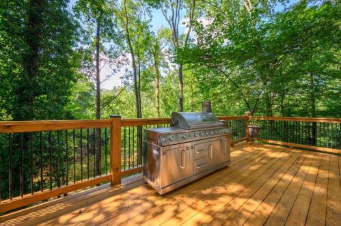 1150 Churchill Downs Rd, Atlanta GA  30319-1024 exterior