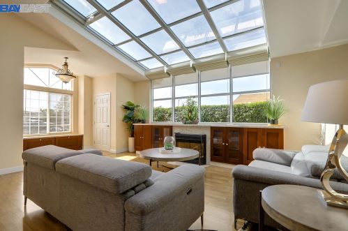 1565 Carl Ave, Milpitas, CA 95035-4909