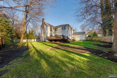 8 Jason Woods Rd, Closter, NJ 07624-3227