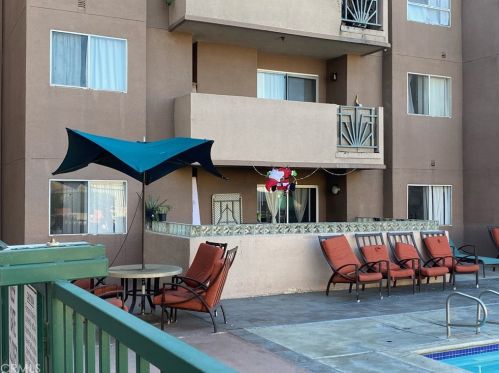 450 4th St, Santa Ana CA  92701-4709 exterior