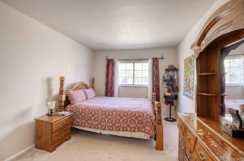 1060 Naples Way, Aurora CO 80017-3170 exterior