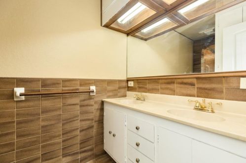 921 Western Ave, Angleton TX 77515-4256 exterior