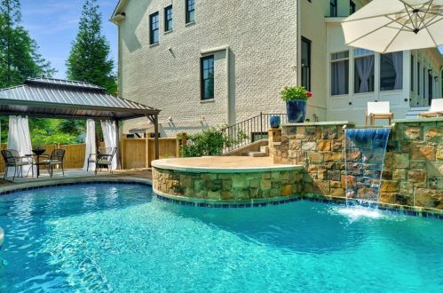 5380 High Point Mnr, Atlanta GA  30342-2000 exterior