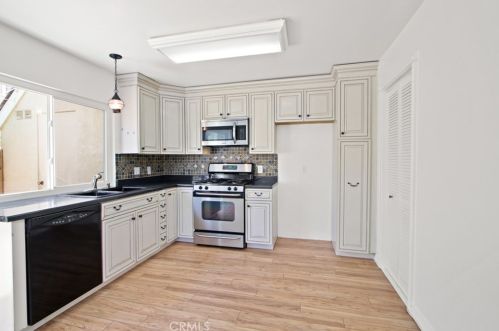 25 Brookfield, Irvine CA  92604-3242 exterior