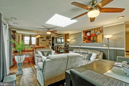 230 Oak Ave, Runnemede, NJ 08078-1809