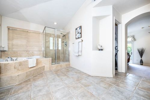 7551 Hollow Oak Rd, Anaheim CA  92808-1429 exterior
