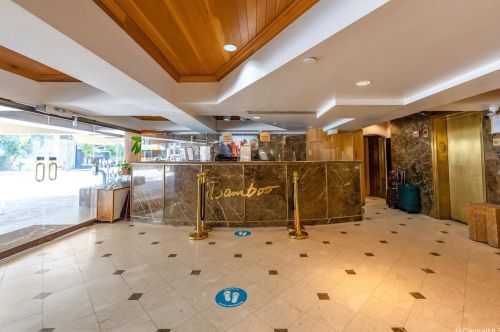 2425 Kuhio Ave, Honolulu HI  96815-3301 exterior