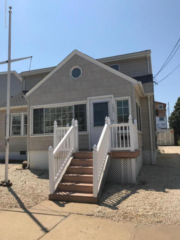 102 Brown Ave, Lavallette, NJ 08735-2208