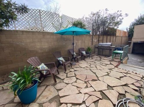 7020 Lennox Ave, Van Nuys CA  91405-3130 exterior