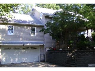 163 Livingston St, Rockleigh, NJ 07647-1835
