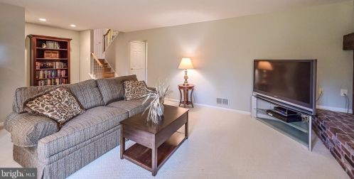 9010 Parliament Dr, Springfield VA  22015-2152 exterior
